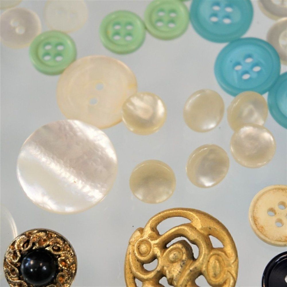 Vintage Buttons Mixed Lot - Picture 9 of 13